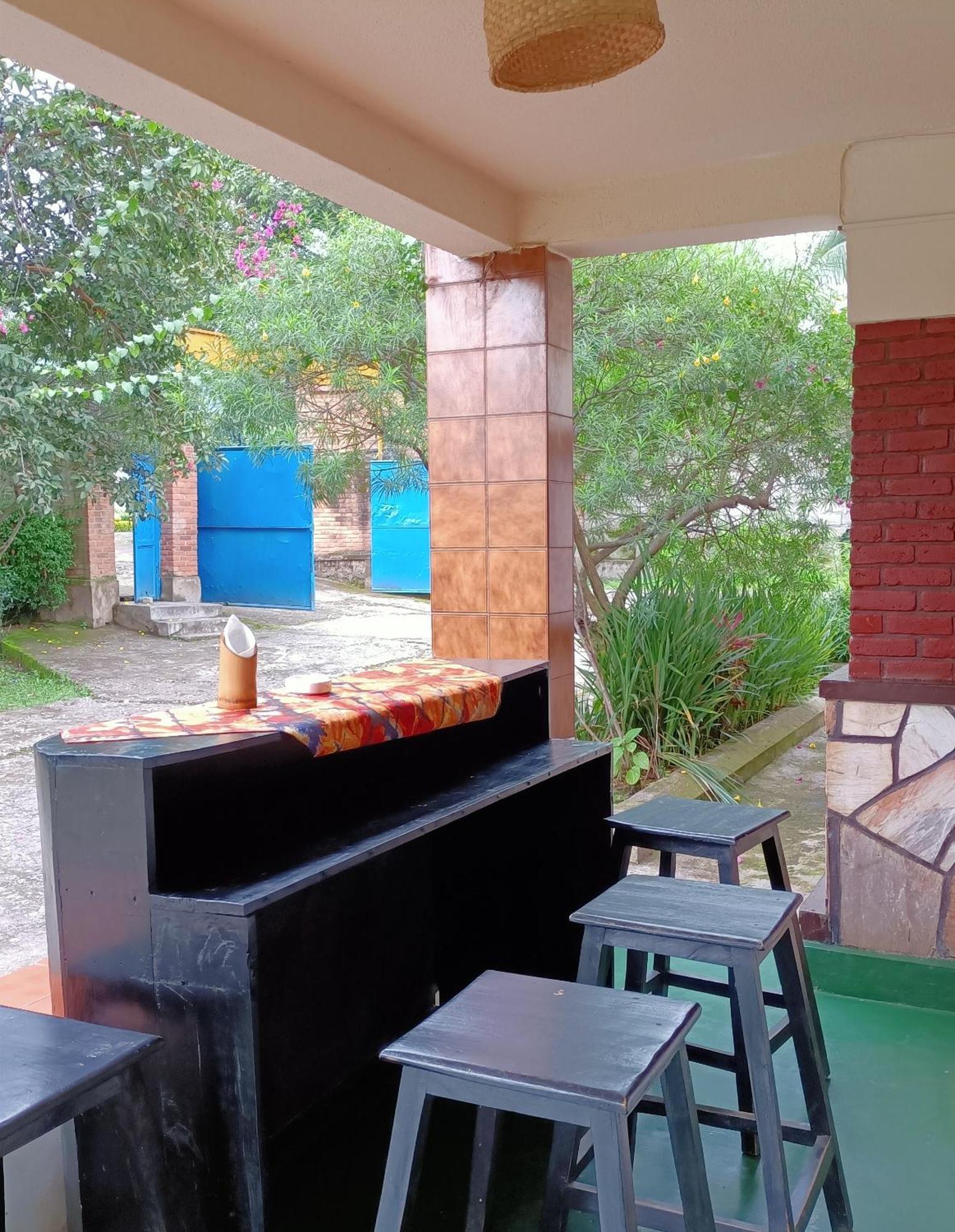 Colibri Taverne & Guest House 吉塞尼 外观 照片